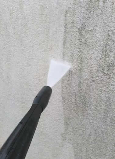 1 mytí fasády od řas a plísní výškové práce.jpg