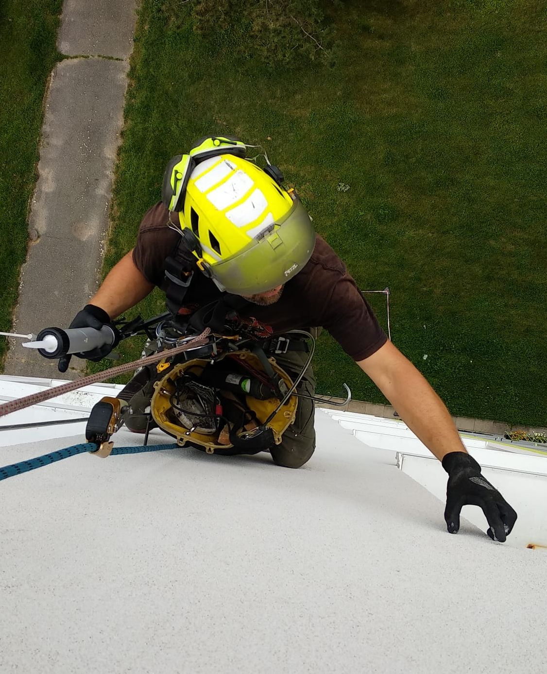 oprava zateplení horolezciprahacz otvory v zateplení od ptáků